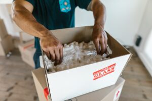 breekbare spullen verhuizen in gelabelde dozen